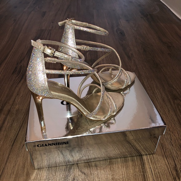 Pearl/gold Shoes - Picture 3 of 8